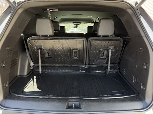 Used 2023 Chevrolet Traverse LT w/ LPO, Floor Liner Package image 31