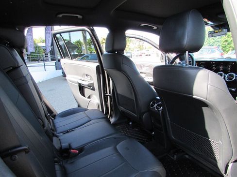 Used 2022 Mercedes-Benz EQB 300 4MATIC image 27