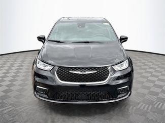 New 2026 Chrysler Pacifica Select video 2