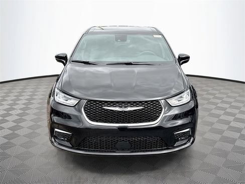 New 2026 Chrysler Pacifica Select image 2