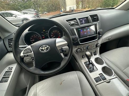 Used 2013 Toyota Highlander Plus image 32