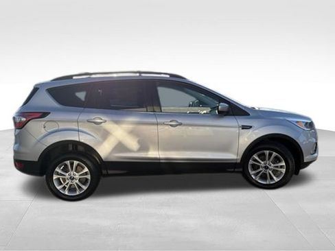 Used 2018 Ford Escape SE w/ Ford Safe & Smart Package FWD image 6