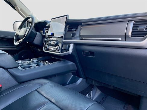 Used 2023 Ford Expedition Max XLT image 29