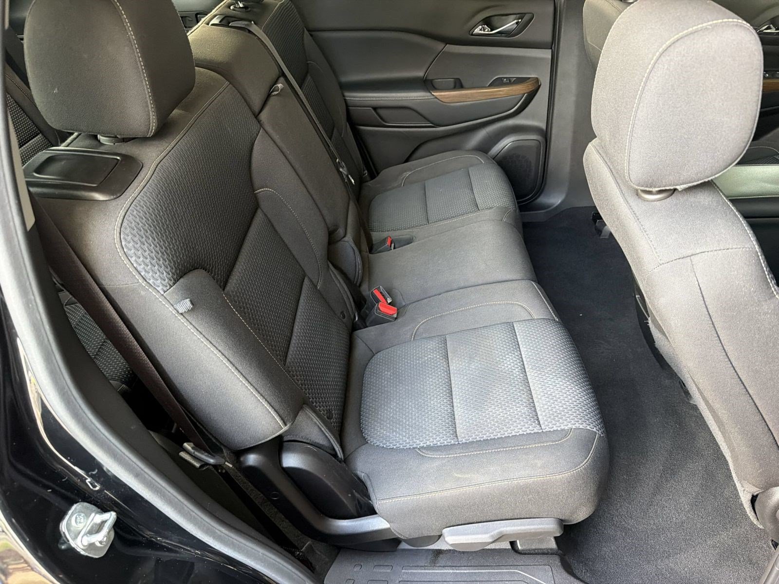 Used 2023 GMC Acadia SLE FWD image 32