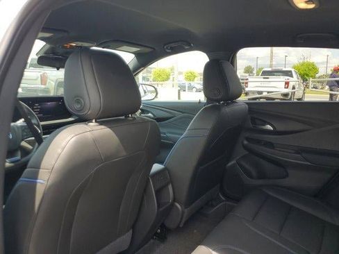 Used 2024 Buick Envista Sport Touring w/ Convenience I Package image 9