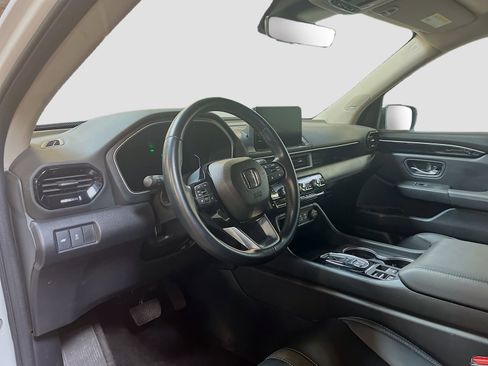 Used 2023 Honda Pilot Touring image 9