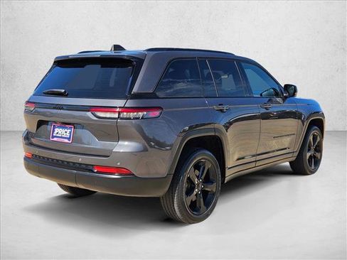 Used 2023 Jeep Grand Cherokee Altitude AWD/4WD image 5
