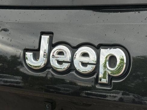 Used 2016 Jeep Grand Cherokee Overland w/ Advanced Technology Group AWD/4WD image 51