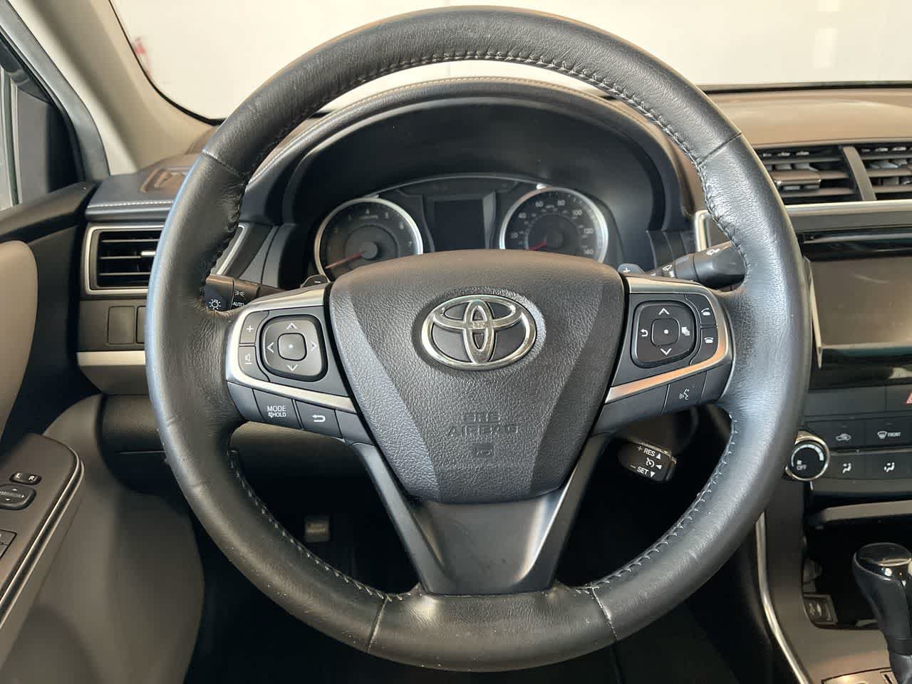 Used 2015 Toyota Camry SE FWD image 14