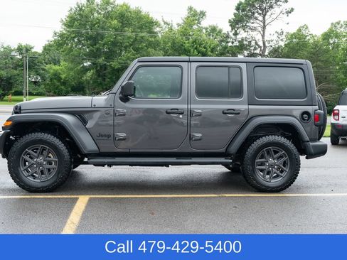 Used 2024 Jeep Wrangler Unlimited Sport AWD/4WD image 3