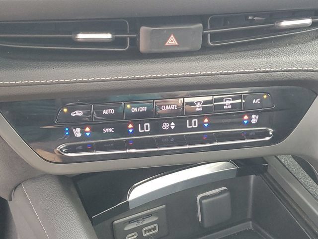 Used 2023 Buick Envision Avenir AWD/4WD image 18