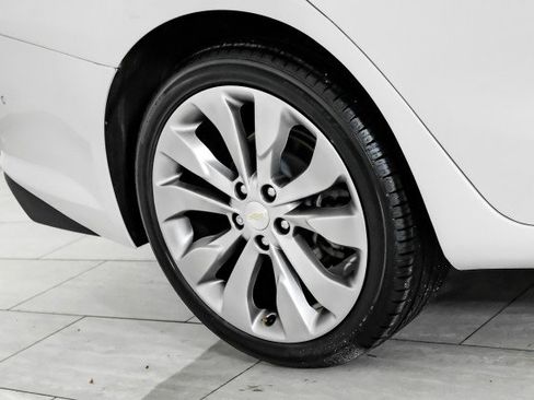 Used 2018 Chevrolet Malibu Premier w/ Premier Sun and Wheel Package FWD image 54