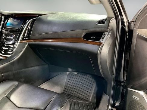Used 2018 Cadillac Escalade Luxury image 27