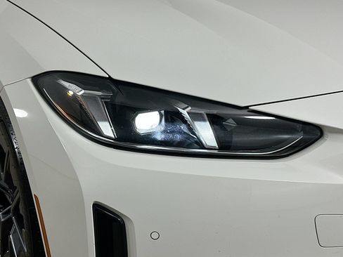 Used 2025 BMW i4 eDrive40 RWD image 9