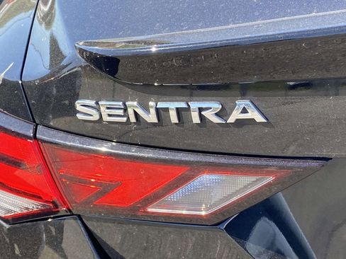 Used 2025 Nissan Sentra SR FWD image 11