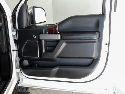 Used 2015 Ford F150 Platinum w/ Equipment Group 701A Luxury image 42