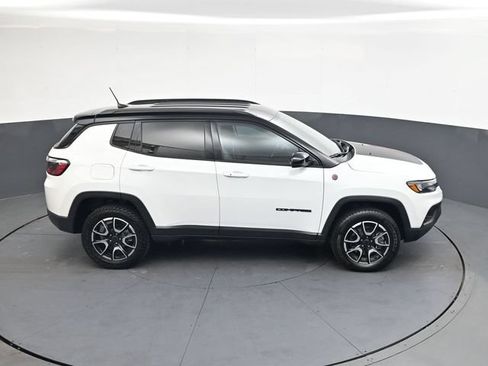 Used 2025 Jeep Compass Trailhawk AWD/4WD image 23