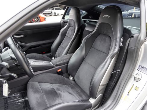 Used 2020 Porsche 718 Cayman GT4 RWD image 5