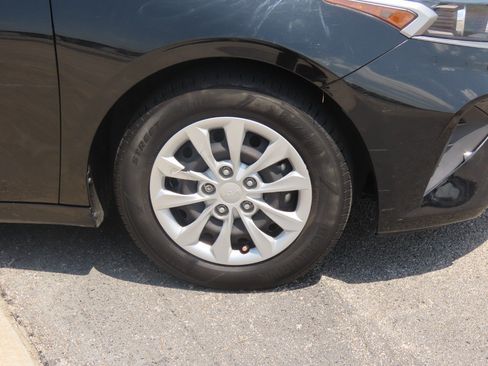 Used 2024 Kia Forte LX FWD image 9