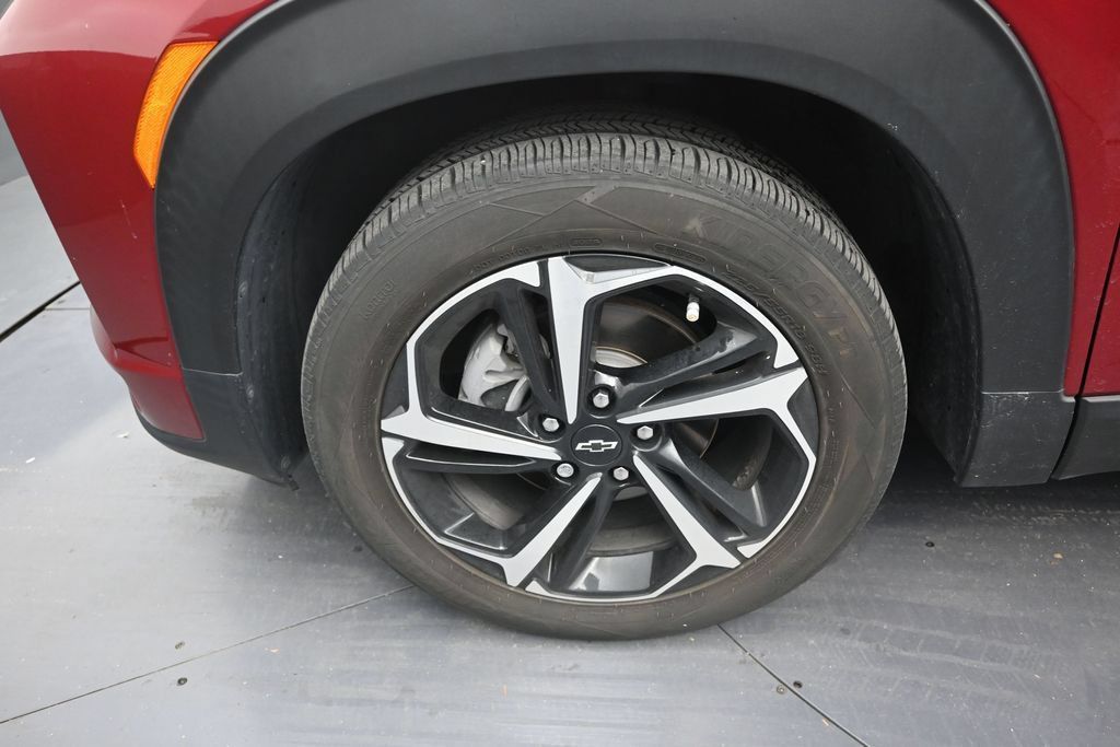 Used 2021 Chevrolet TrailBlazer RS w/ Technology Package FWD image 9