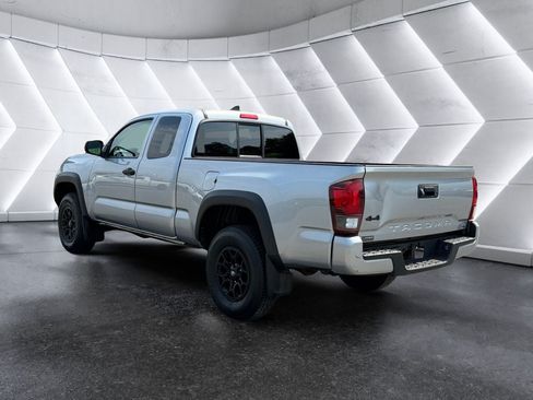 Used 2019 Toyota Tacoma SR w/ SX Package AWD/4WD image 4