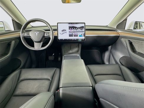 Used 2023 Tesla Model Y 2WD image 35