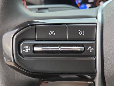 Used 2024 Chevrolet Colorado Z71 w/ Z71 Convenience Package 2 image 23