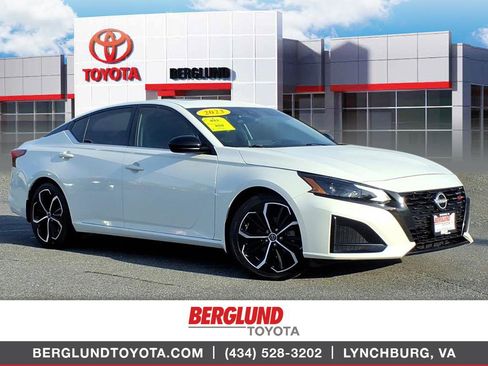 Used 2023 Nissan Altima 2.5 SR w/ SR Premium Package image 1