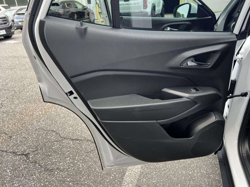 Used 2024 Chevrolet Trax LS w/ LS Convenience Package FWD image 14