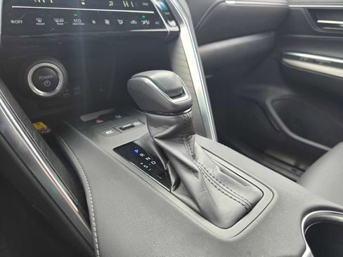 Used 2023 Toyota Venza XLE image 36