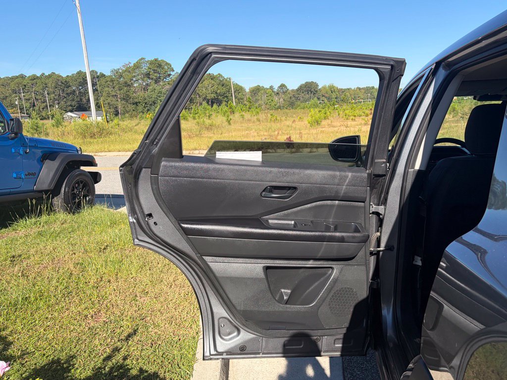 Used 2023 Nissan Pathfinder S FWD image 46