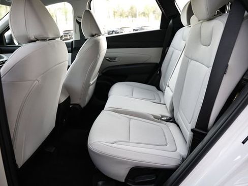 Certified 2025 Hyundai Tucson SE FWD image 24