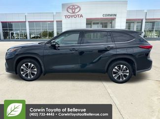 Used 2020 Toyota Highlander XLE AWD/4WD video 3