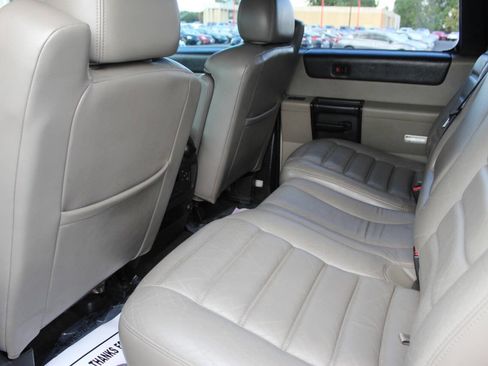Used 2005 HUMMER H2 w/ Preferred Equipment Group AWD/4WD image 14