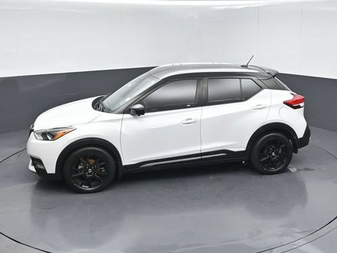 Used 2020 Nissan Kicks SR w/ SR Premium Package FWD image 38