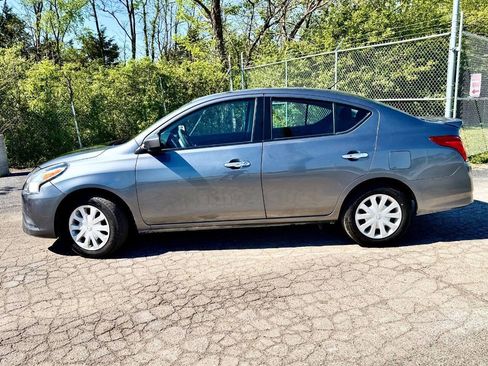 Used 2018 Nissan Versa SV FWD image 2