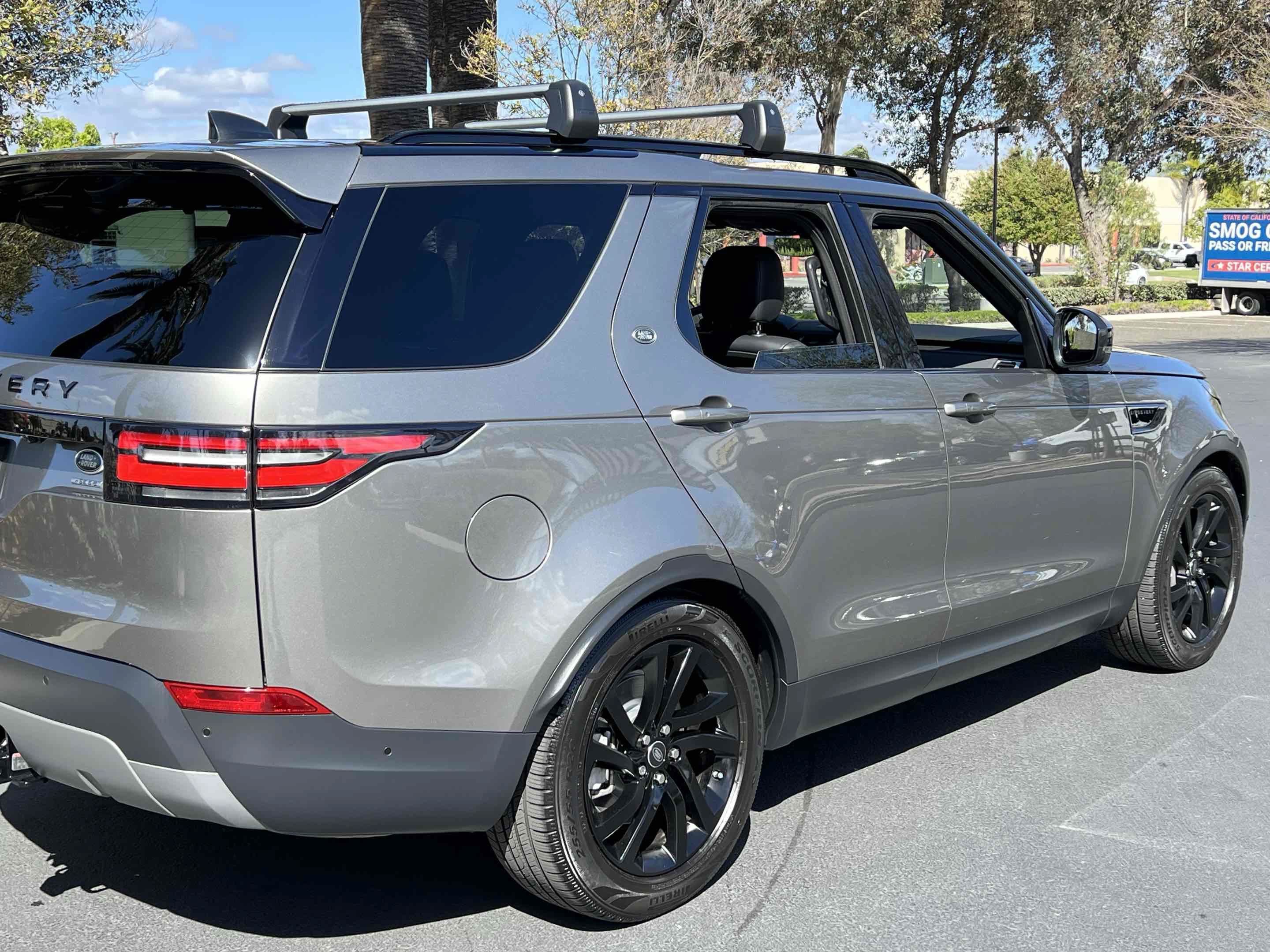 Used 2018 Land Rover Discovery HSE AWD/4WD image 54