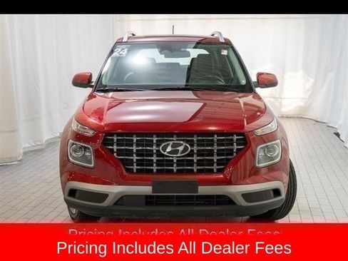 Used 2024 Hyundai Venue Limited FWD image 2