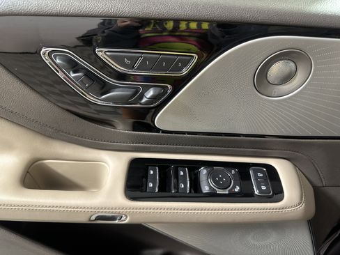 Used 2020 Lincoln Aviator Reserve w/ Equipment Group 202A image 10