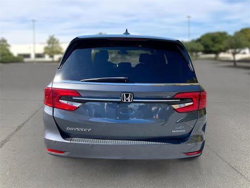 Used 2024 Honda Odyssey Touring image 4
