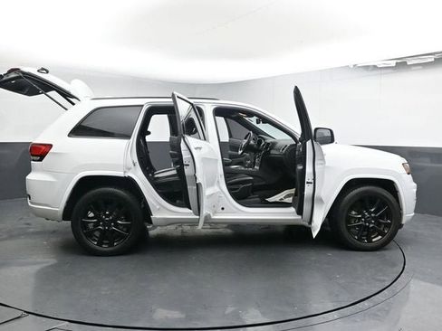 Used 2019 Jeep Grand Cherokee Altitude image 37