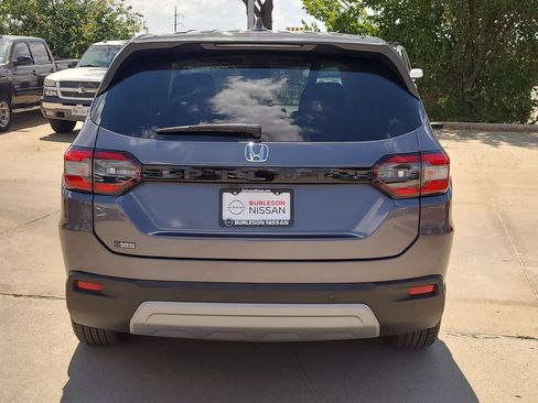 Used 2025 Honda Pilot EX-L image 3