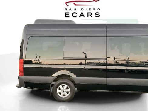 Used 2019 Mercedes-Benz Sprinter 2500 image 9