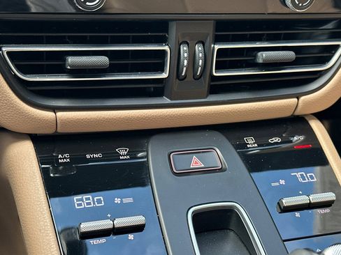 Certified 2022 Porsche Macan AWD image 21