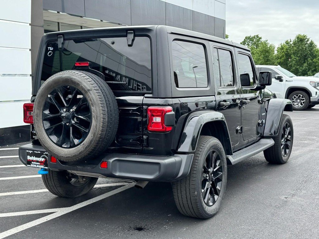 Used 2023 Jeep Wrangler Unlimited Sahara w/ Cold Weather Group AWD/4WD image 4