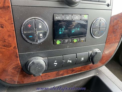 Used 2009 Chevrolet Suburban LT w/ Luxury Package RWD image 26