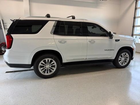 Used 2022 GMC Yukon SLT w/ SLT Premium Package AWD/4WD image 11