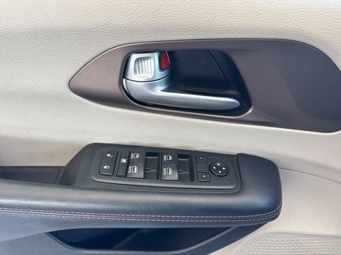 Used 2018 Chrysler Pacifica Touring-L Plus FWD image 10
