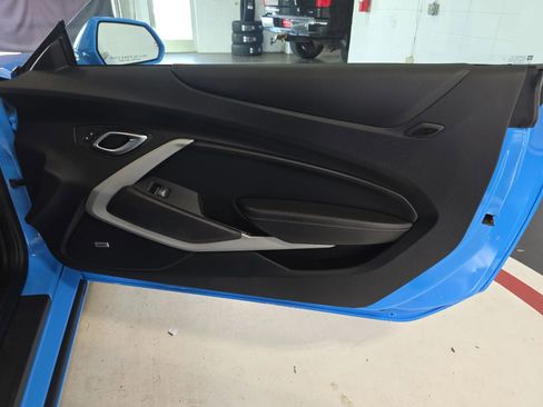 Used 2022 Chevrolet Camaro LT w/ Technology Package image 23