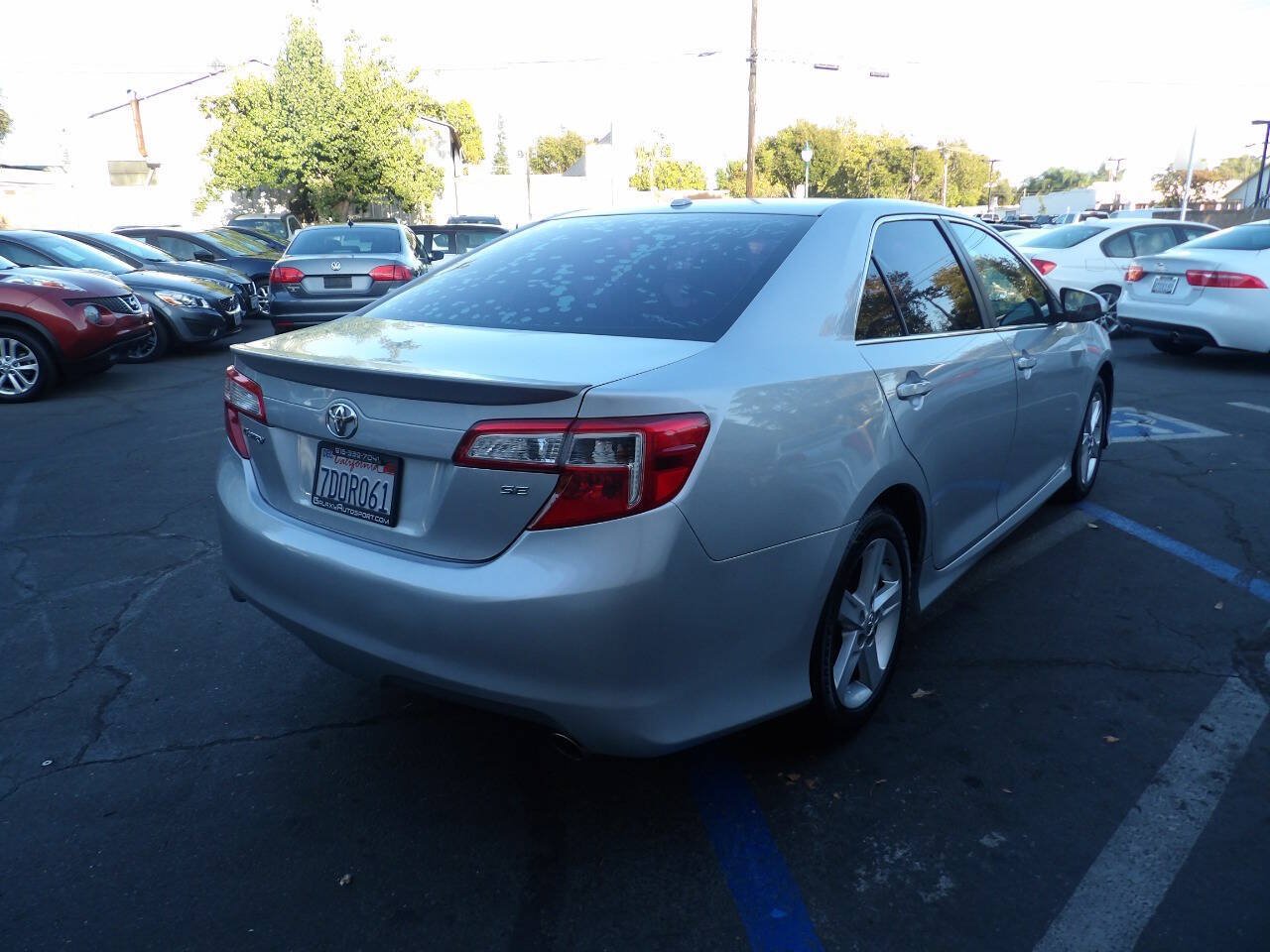 Used 2012 Toyota Camry SE w/ Preferred Accessory Pkg FWD image 3